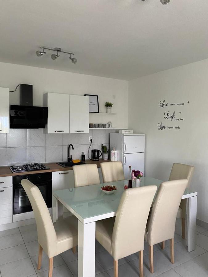Holiday House Ana Skradin Bagian luar foto