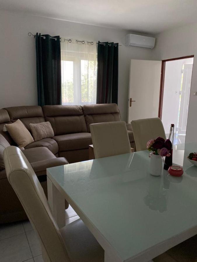 Holiday House Ana Skradin Bagian luar foto